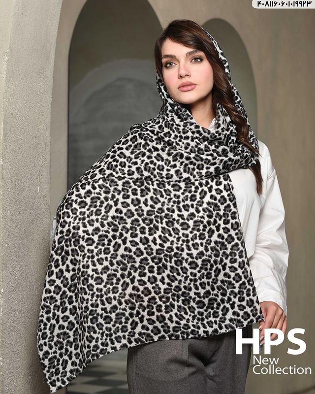 تصویر  شال برشکا دوردوخت منگوله دار