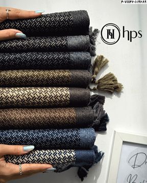 تصویر شال برشکا دوردوخت منگوله دار