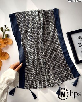 تصویر شال برشکا دوردوخت منگوله دار