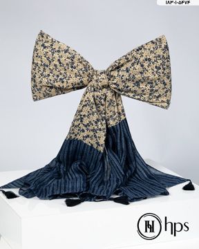 تصویر شال نخی ژاکارد پلیسه دور دوخت