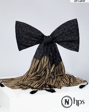 تصویر شال نخی ژاکارد پلیسه دور دوخت